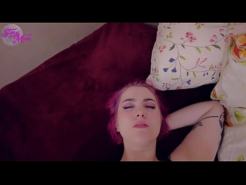 ❤️ Šliundra klasiokė paprašė praleisti OBG su ja, todėl mes dulkinomės be prezervatyvo Super porno prie mūsų ❤
