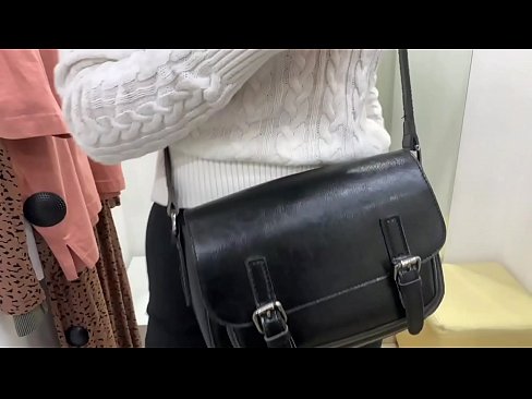 ❤️ Vieša jaunos kalės FeralBerry masturbacija su dildo aprangos kambaryje Super porno prie mūsų ❤