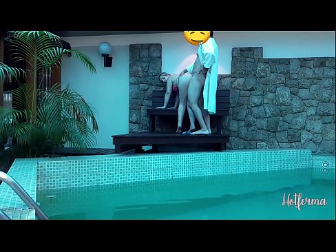 ❤️ Bosas pakviečia tarnaitę į baseiną, bet negalėjo atsispirti karštam Super porno prie mūsų ❤