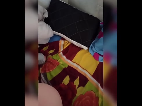 ❤️ Mano kambariokė lieka namuose viena, nes jos vyras atostogauja, o aš pasinaudoju proga ją išdulkinti ir užpildyti jos užpakalį pienu Super porno prie mūsų ❤